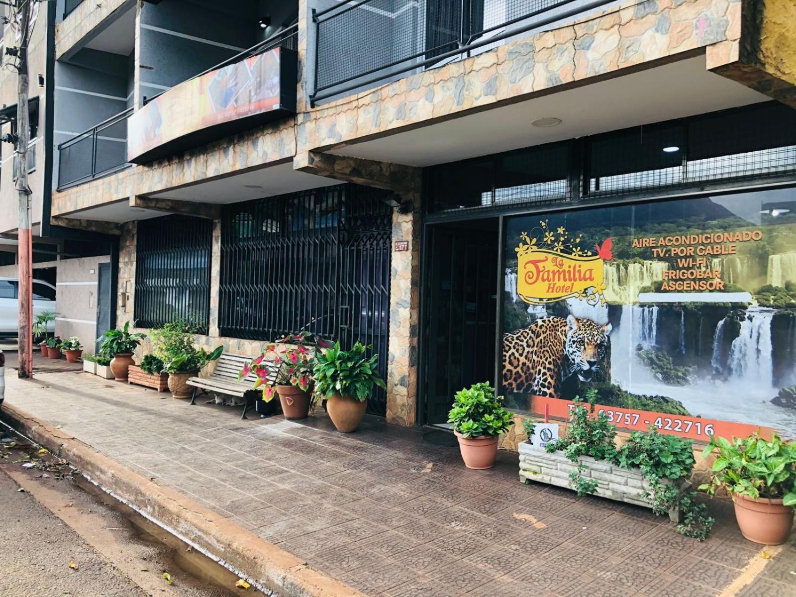 La Familia Hotel Puerto Iguazu Exterior photo